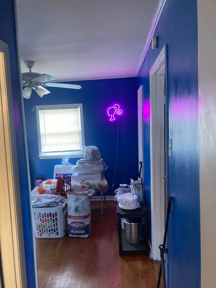 Building Photo - 361 Spikes St