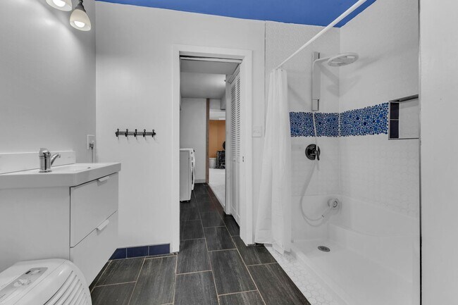 Building Photo - One-of-a-Kind 4 BR Retreat on Nearly 13 Pr...