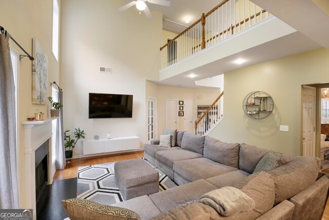 Building Photo - 1360 Silvergate Dr