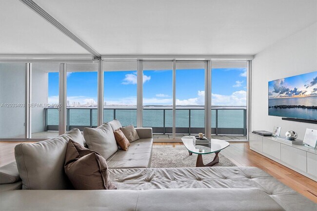 Building Photo - 1331 Brickell Bay Dr