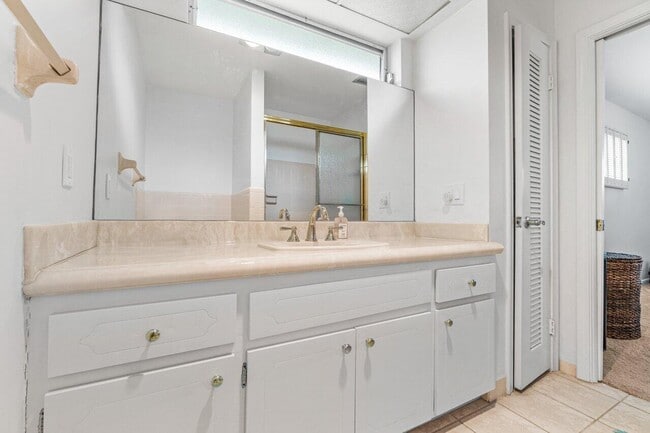 Building Photo - 1350 SW 13th Pl