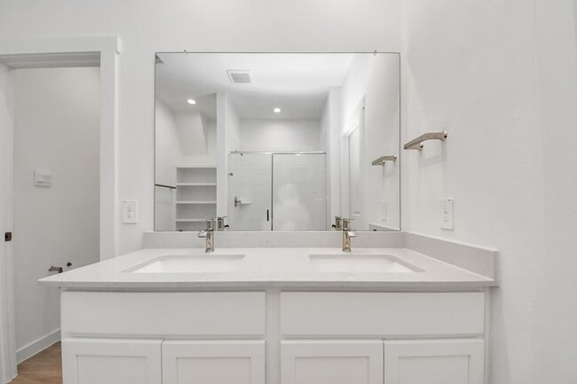 Building Photo - 7811 Bel Fiore Dr