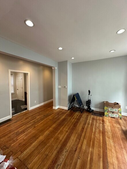 Building Photo - 8 Montfern Ave