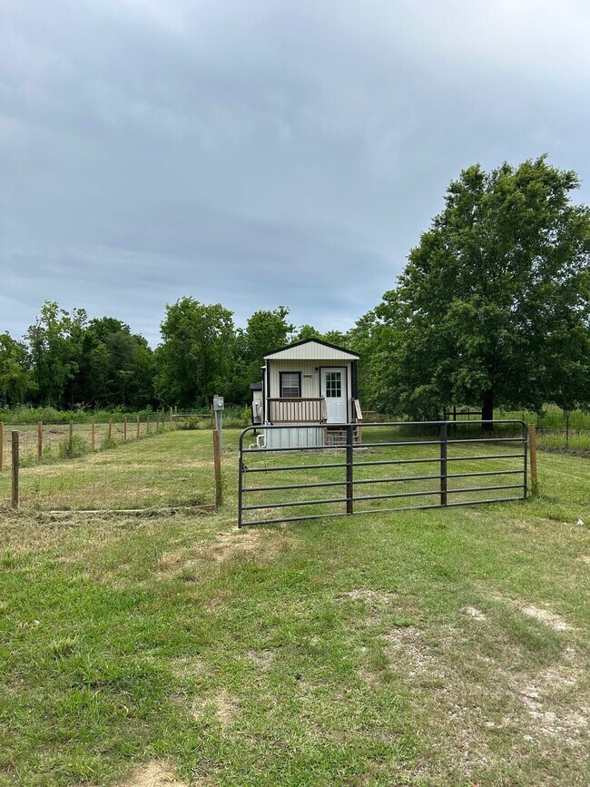 Building Photo - 619 County Rd 6053