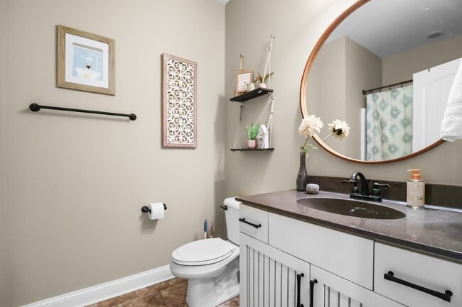 Building Photo - 951 Willow Circle