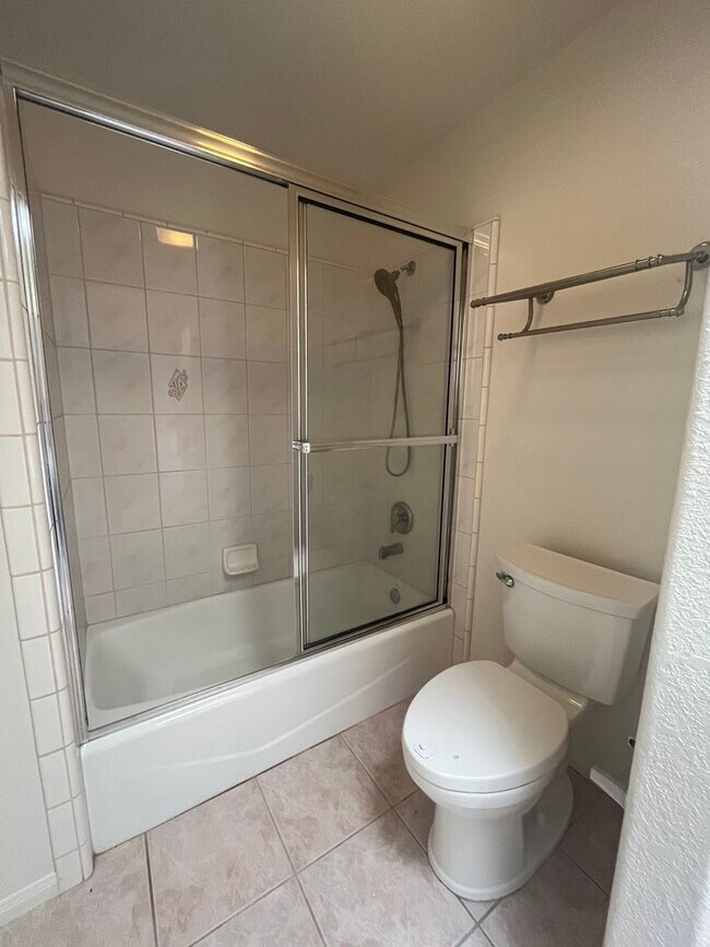 Building Photo - Lake front 3 bed 2 bth home in Helendale!