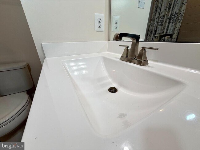 Building Photo - 4812 Crest View Dr