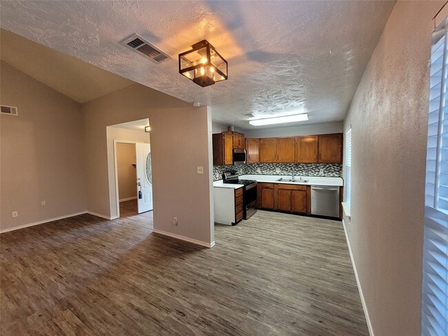 Building Photo - 9843 Mill Shadow Dr