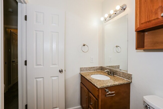 Building Photo - 5907 Willow Crest Dr