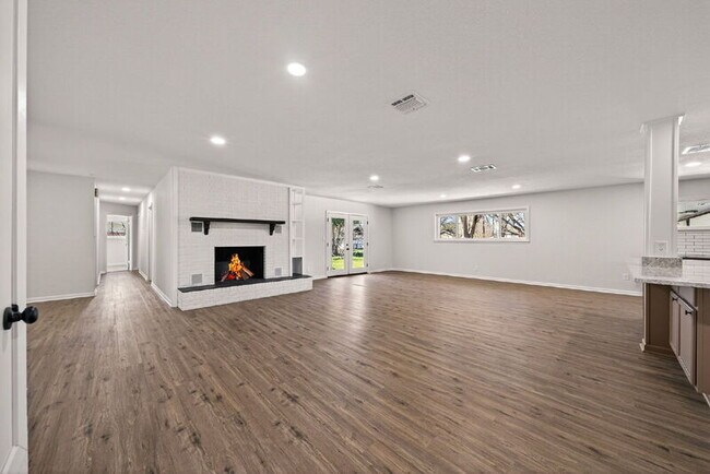 Building Photo - 192 Oriole Dr