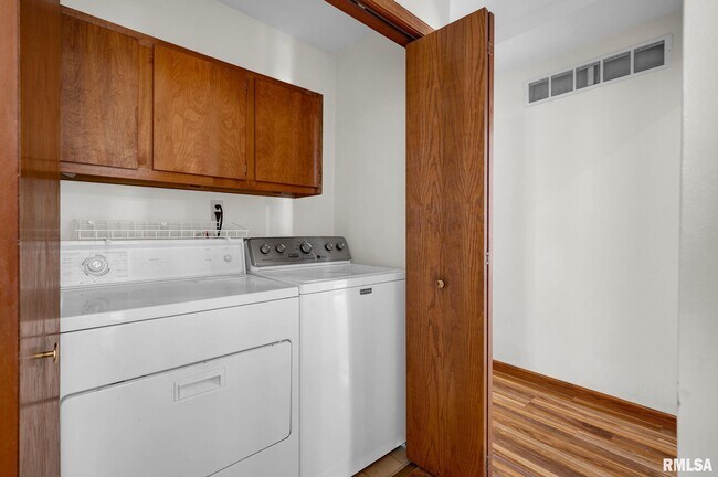 Building Photo - 2321 W Pintura Ct