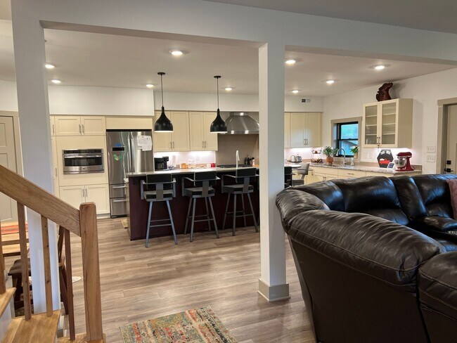 Building Photo - Home on Beautiful Farm and Vineyard Minutes From Town Of Blacksburg