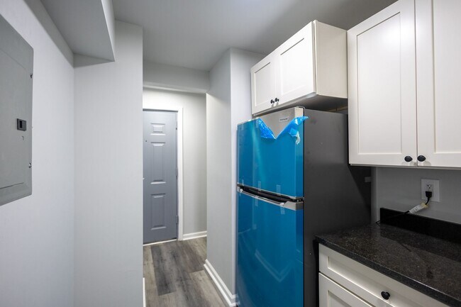 Building Photo - Amazing 3 BR/1 BA Apartment in Anacostia with 1 month free rent and 1 year of free parking!