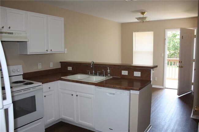 Building Photo - 2208 Katy Ln