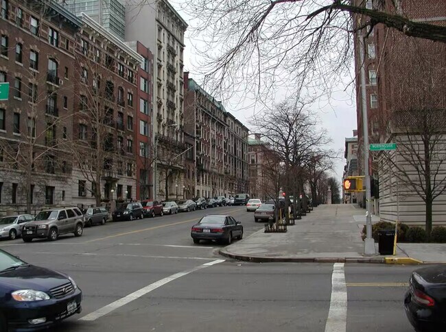 Building Photo - 125 La Salle St