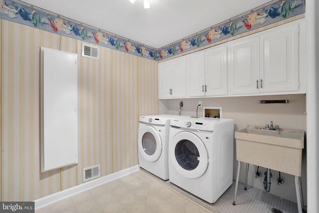 Building Photo - 8901 Iron Gate Ct