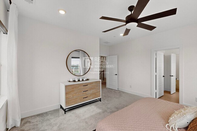Building Photo - 1077 Maverick Dr