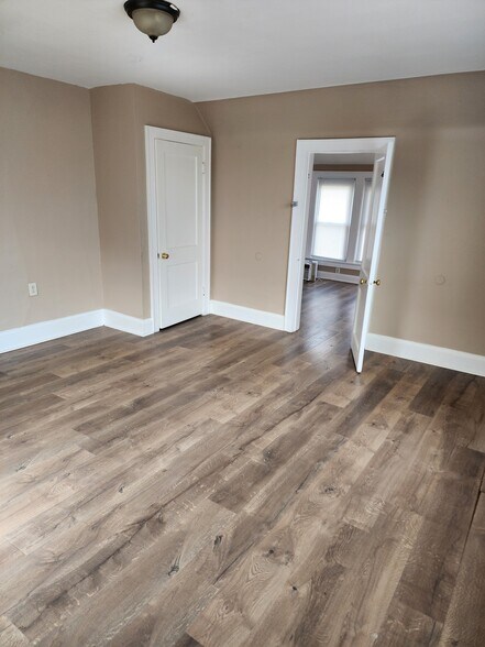 Building Photo - 281 S Powell Ave