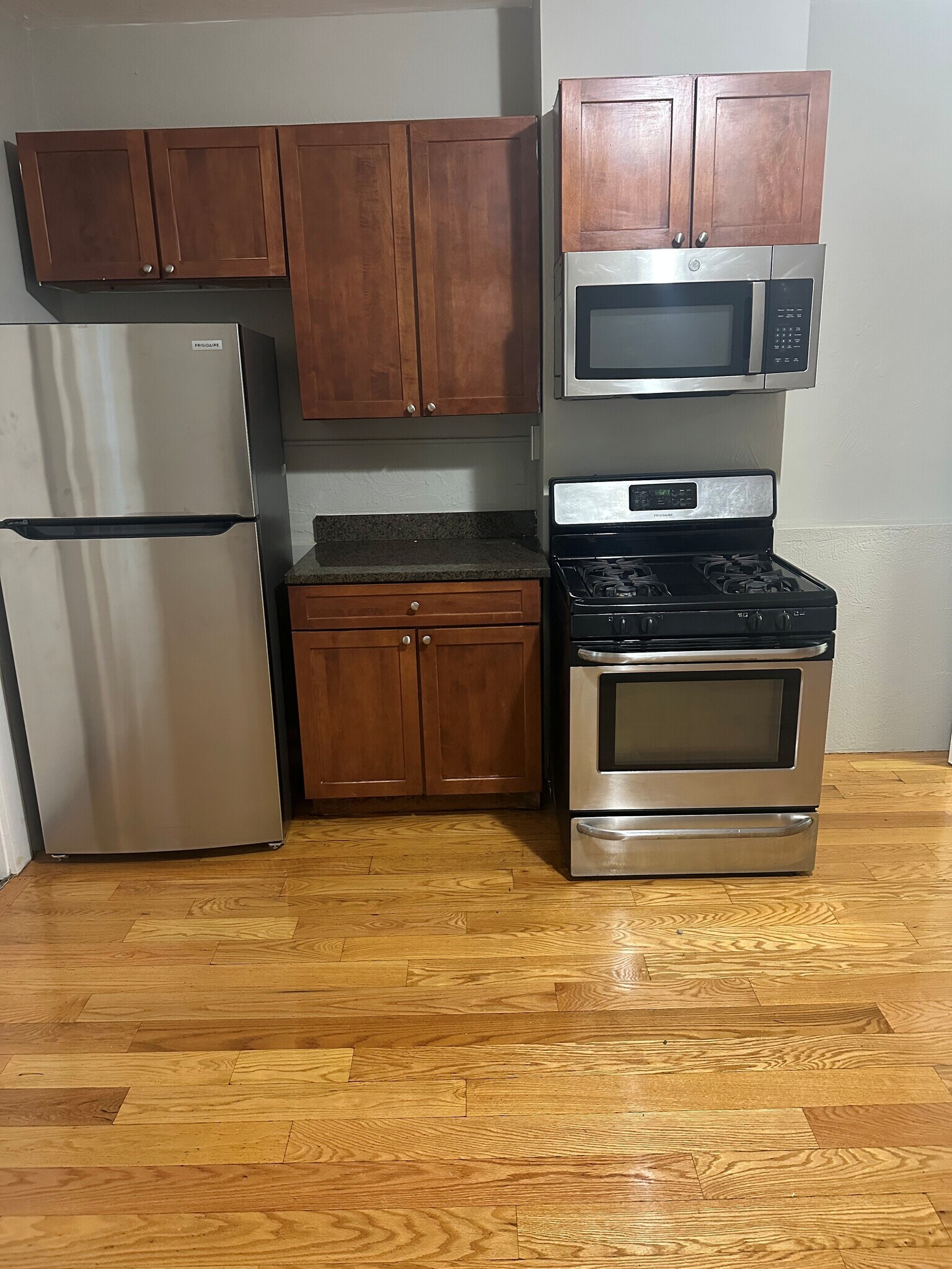 Building Photo - 33 Algonquin St