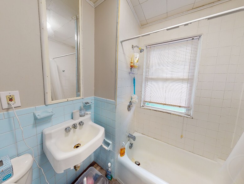 Building Photo - 8A Forest St