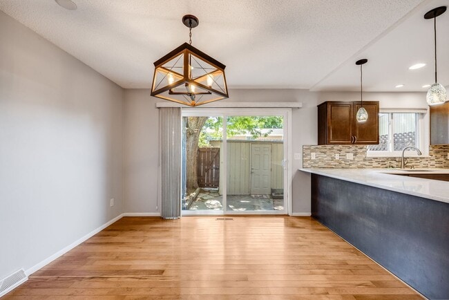 Building Photo - 2 Bedroom 2.5 Bath Townhome in Southeast D...