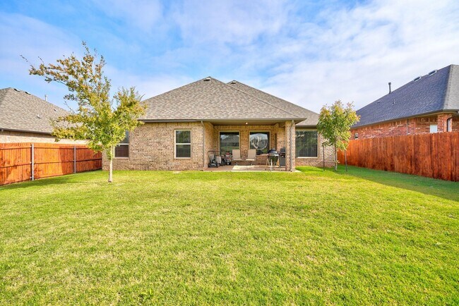 Building Photo - 3 Bedroom Home in The Grove