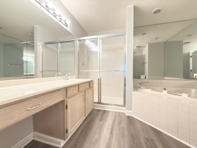 Building Photo - 5S525 Scots Dr