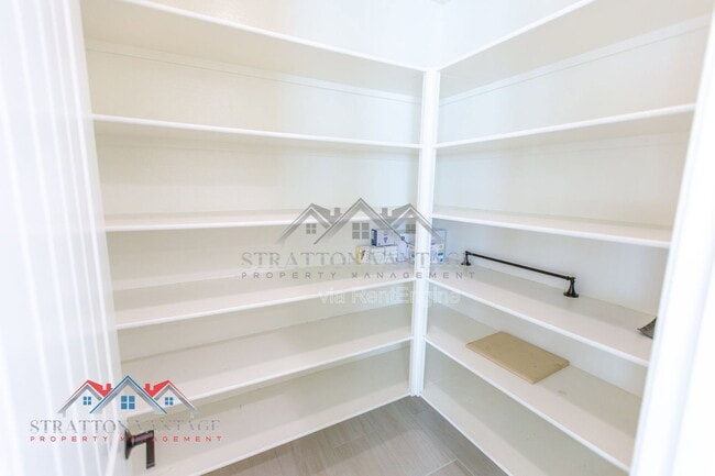 Building Photo - 959 W Zion Pl