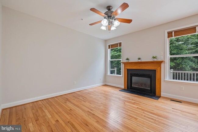 Building Photo - 805 Thicket Ct