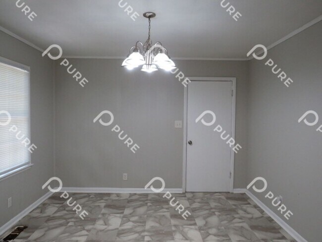 Building Photo - 2217 Linde St NW