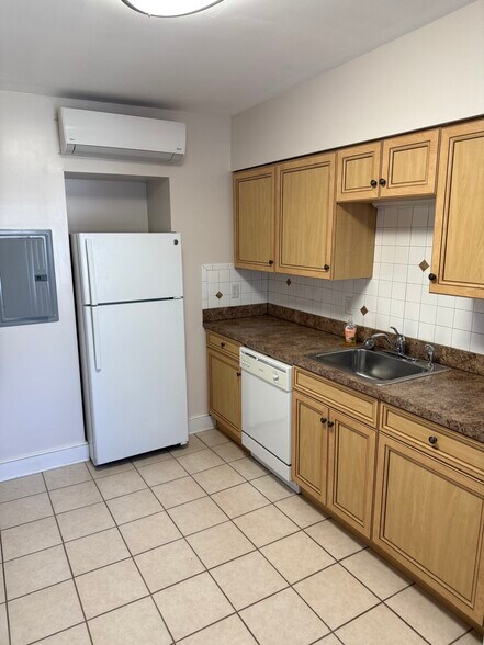 Building Photo - 49 E High St