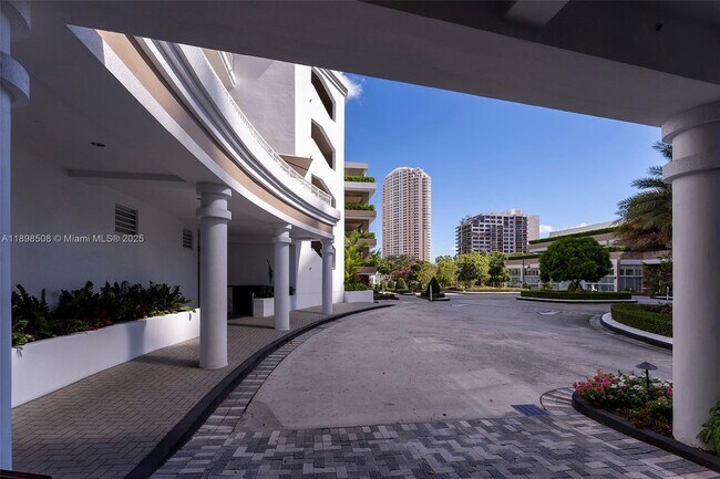 Building Photo - 801 Brickell Key Blvd