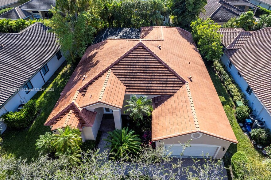 Building Photo - 2724 Oakbrook Dr