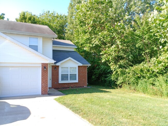 Primary Photo - 406 E Liberty Ln