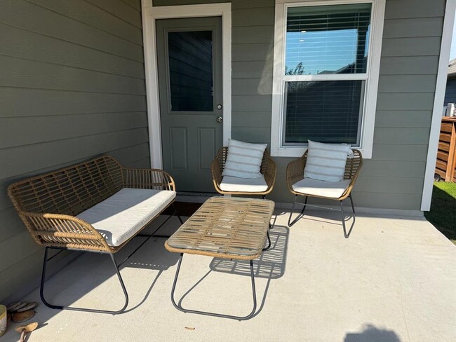 Building Photo - 380 Mendoza