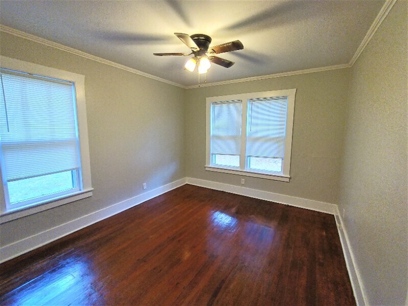 Building Photo - 186 E Brazell St