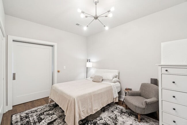 Building Photo - Experience refined living in this beautifu...