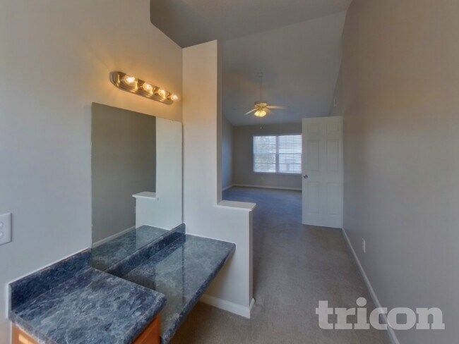 Building Photo - 142 Quiet Grove Dr