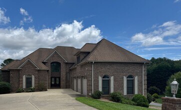 Building Photo - South AVL - Grand Residence in The Cotswol...