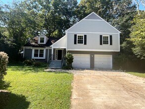 Building Photo - 1015 Bridgewater Dr