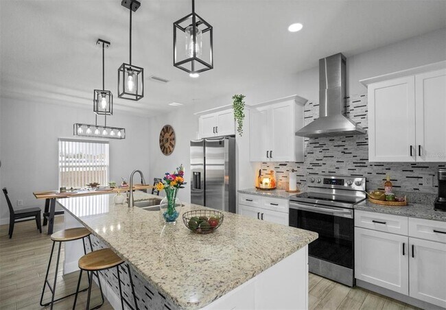 Building Photo - 817 Desmoines Pl