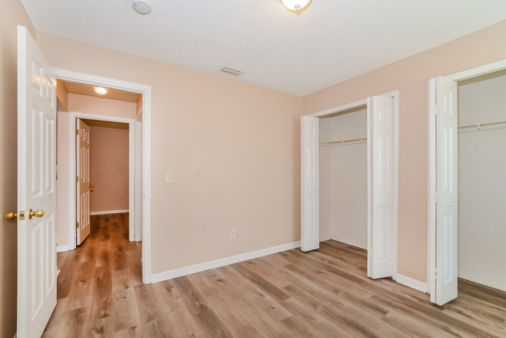 Building Photo - 310 Country Lakes Cir