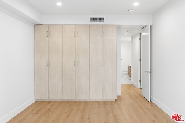 Building Photo - 515 Ocean Ave