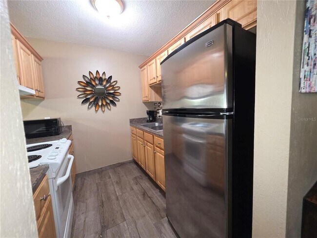 Building Photo - 400 Oakridge Blvd