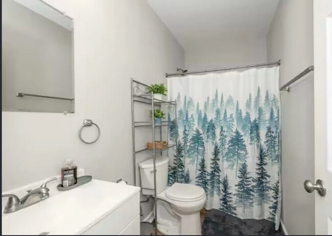 Building Photo - Spacious 5-Bed Furnished Home Near Xavier | Modern Updates, In-Unit Laundry & Off-Street Parking