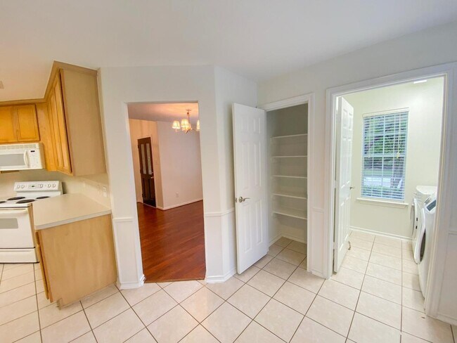 Building Photo - 54 N Queenscliff Cir