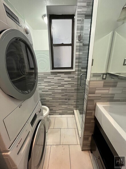 Building Photo - Mott Street