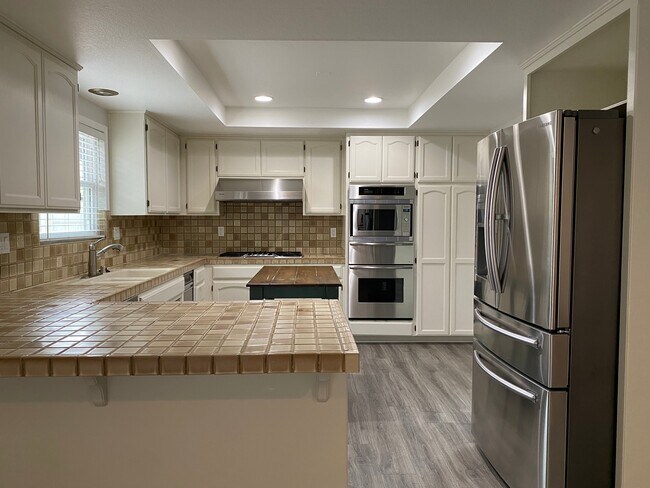 Kitchen - 2100 Farrell Ave