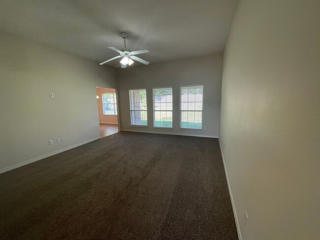 Building Photo - 4 BD/2 BTH   Located directly across from ...