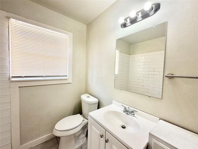 Building Photo - 5330 Wellington Dr